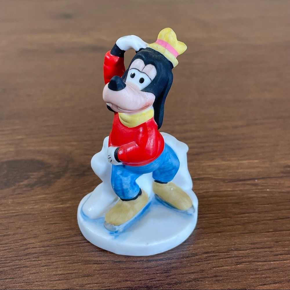 Disney Collection 1987 Goofy Ceramic Porcelain Figurine